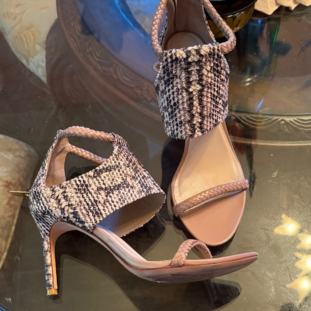 COLE HAAN heels, 8 1/2